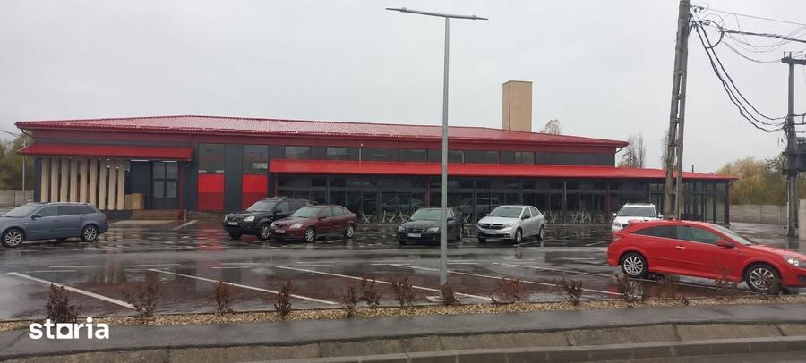 Spațiu comercial, de 1,000 mp, în Central