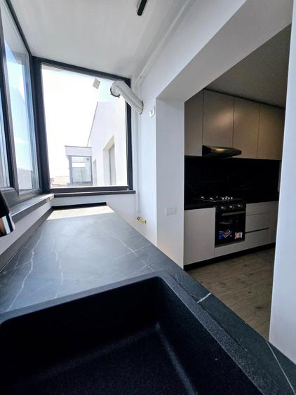 Apartament cu 4 camere decomandat în Dobroești