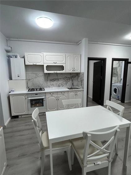 Apartament cu 3 camere semidecomandat în 1 Decembrie