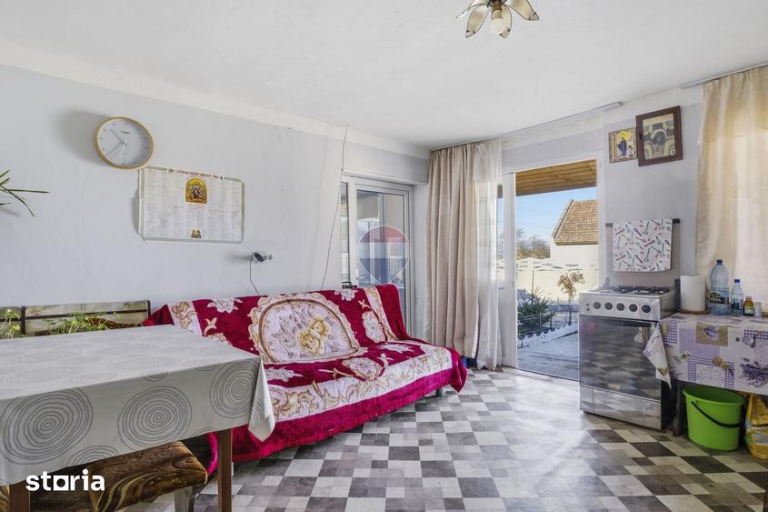 Casă cu 3 camere cu Teren 1439 Mp în Secusigiu