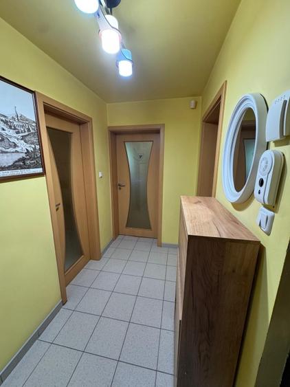 Apartament cu 3 camere decomandat în Lipovei