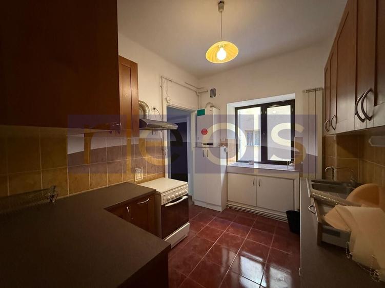Apartament cu 5 camere semidecomandat, mobilat în Amzei