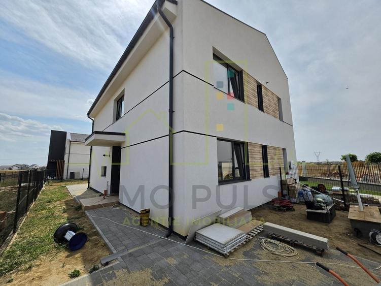 Duplex cu 5 camere cu Canalizare în Moșnița Veche