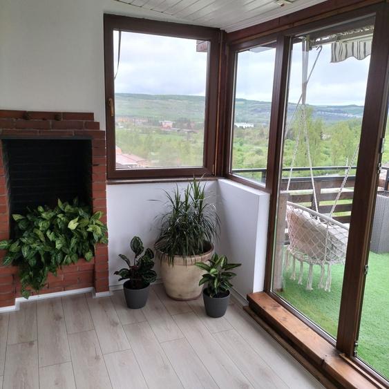 Apartament cu 4 camere decomandat în Florești