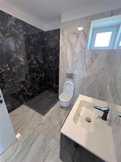 Casă cu 6 camere cu Teren 500 Mp în Stupini