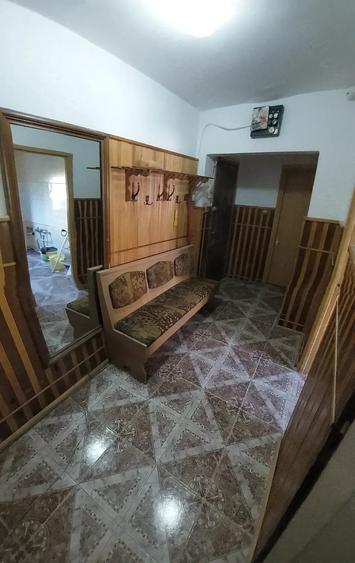 Apartament cu 3 camere semidecomandat în Govândari