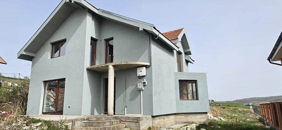 Casă cu 4 camere în Hidiș
