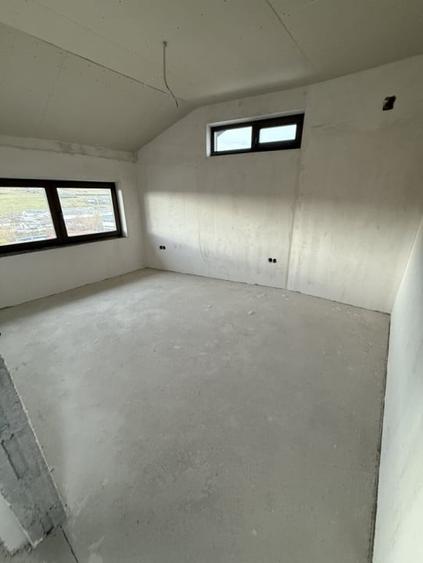 Duplex cu 3 camere cu Canalizare în Iris
