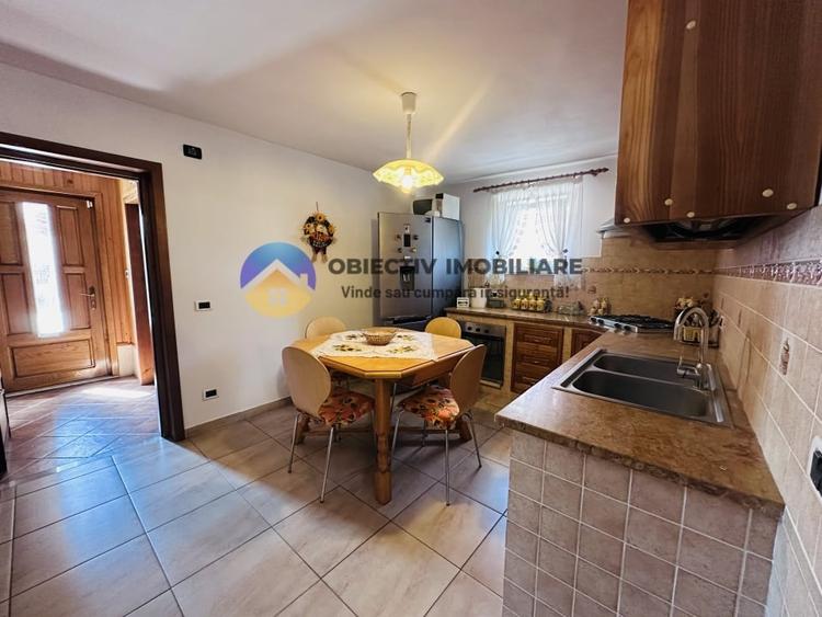 Casă cu 5 camere cu Teren 1800 Mp în Podoleni