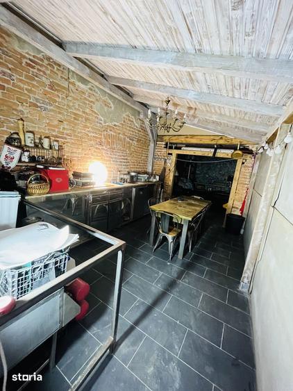 Casă cu 6 camere cu Teren 270 Mp în Central