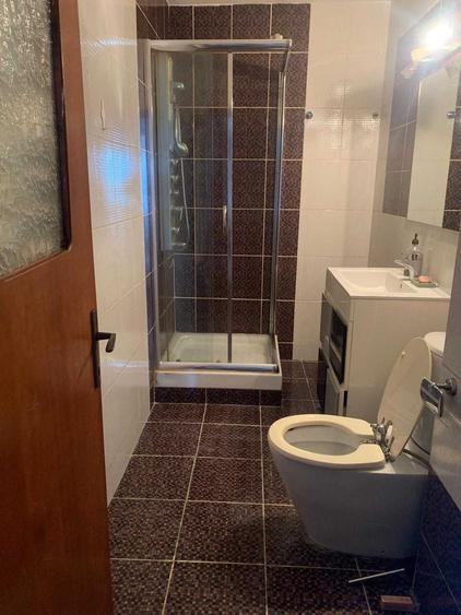 Apartament cu 3 camere decomandat în Sârbi