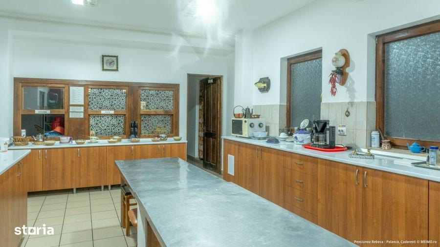 Spațiu comercial, de 600 mp, în Coșnea