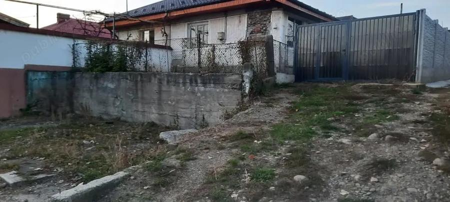 Casă cu 4 camere în Onești