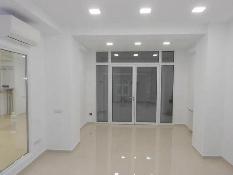 Spațiu comercial, de 125 mp, în Peninsula