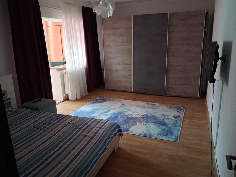 Apartament cu 3 camere decomandat în Exterior Vest