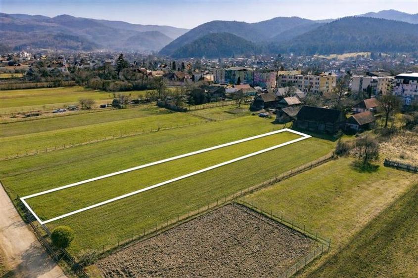 Teren Construcții intravilan de 1431 mp, în Nord