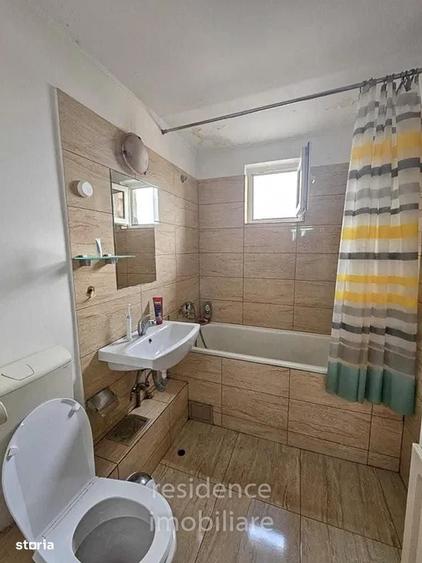 Apartament cu 3 camere decomandat în Între Lacuri