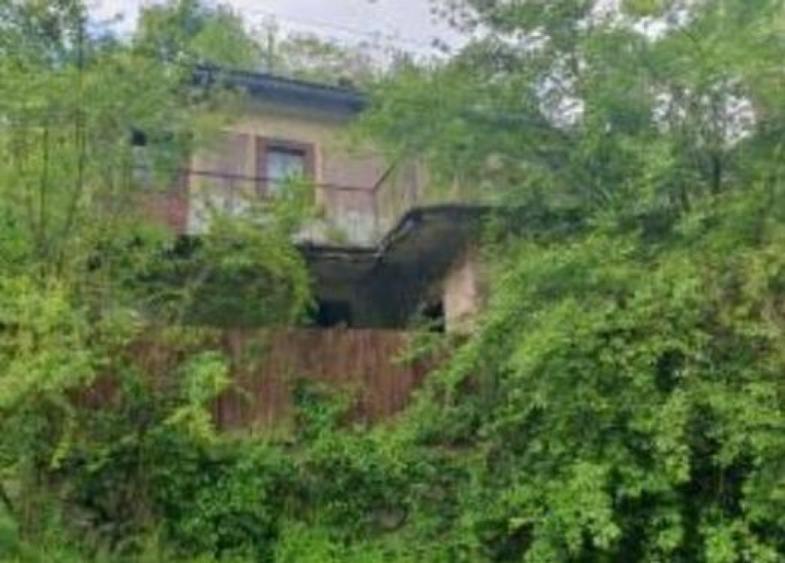 Casă cu 1 camere cu Teren 290 Mp în Petros