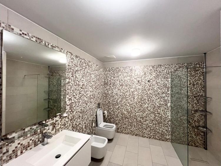 Apartament cu 4 camere în Aviatorilor