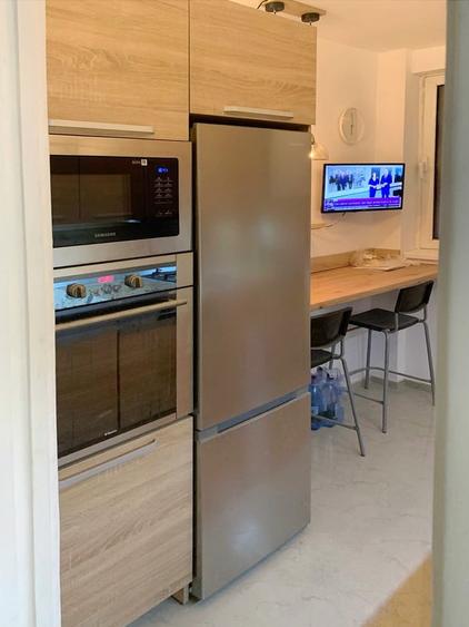 Apartament cu 3 camere decomandat în Titan