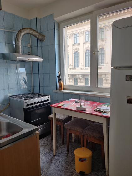 Apartament cu 2 camere nedecomandat în P-ța Universității