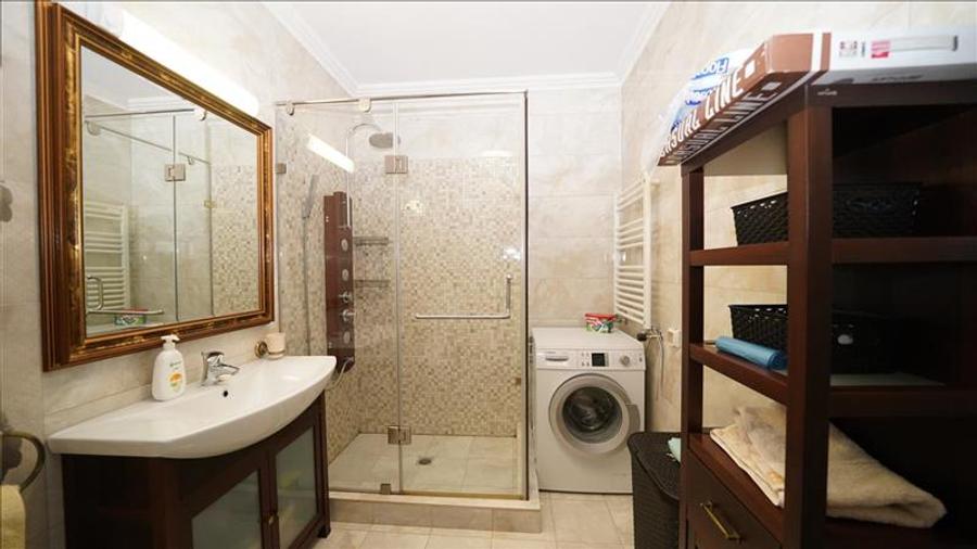 Apartament cu 3 camere decomandat în Iosia