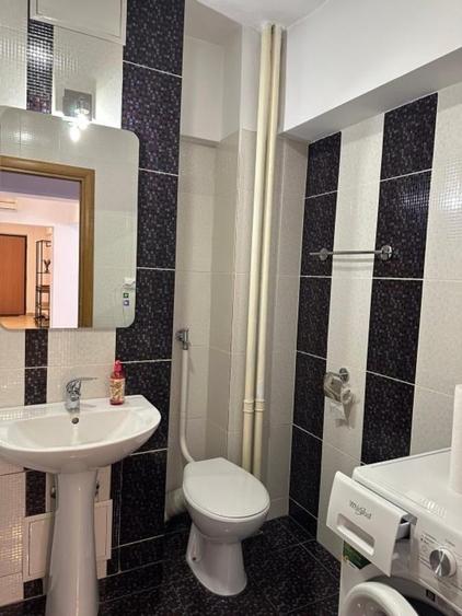Apartament cu 4 camere decomandat, mobilat în P-ța Romană
