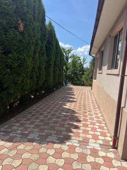 Casă cu 4 camere în Valea Adâncă
