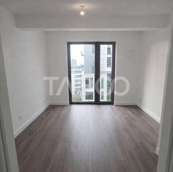 Apartament cu 3 camere semidecomandat în Gară