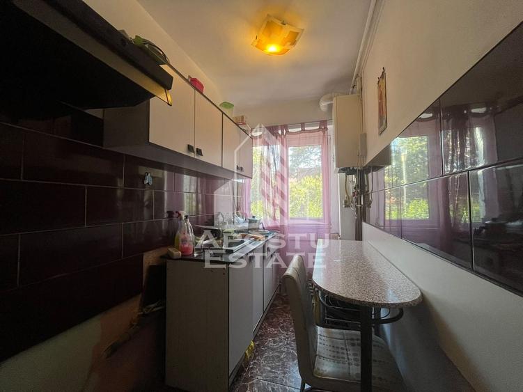 Apartament cu 3 camere decomandat, mobilat în Aurel Vlaicu