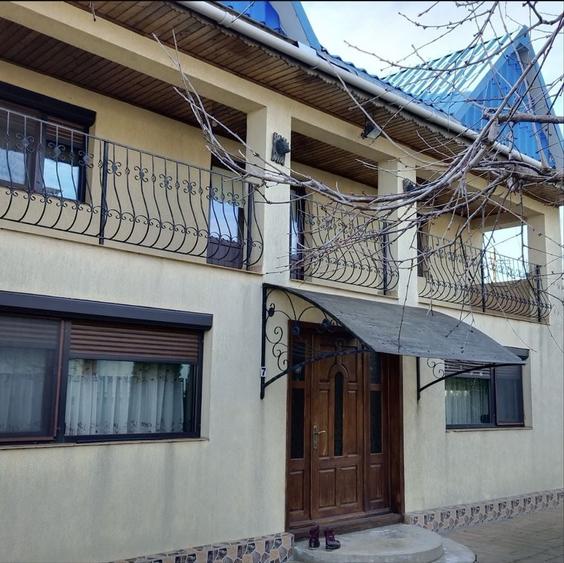 Casă individuală cu 4 camere cu Canalizare în Costi