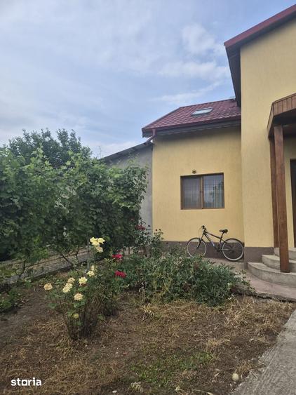 Casă cu 5 camere cu Teren 700 Mp în Șendreni