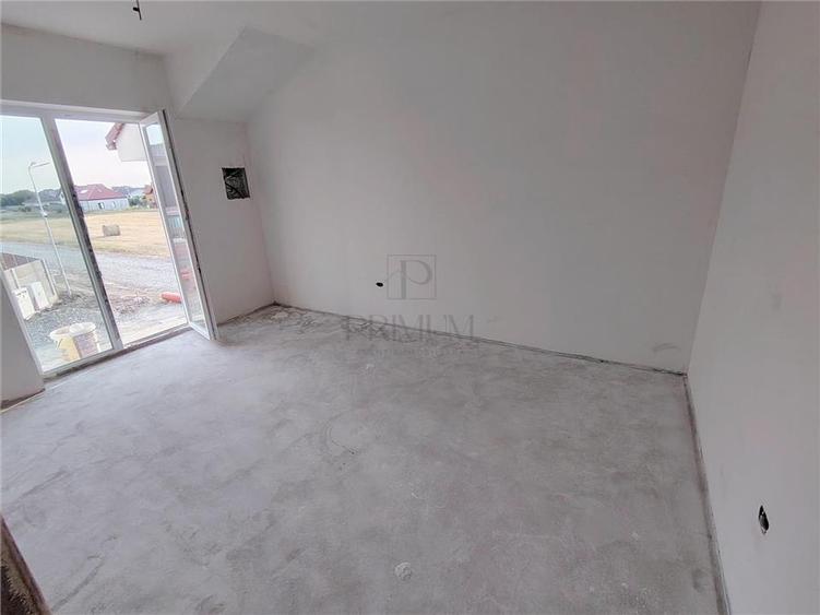 Duplex cu 4 camere cu Canalizare în Moșnița Veche