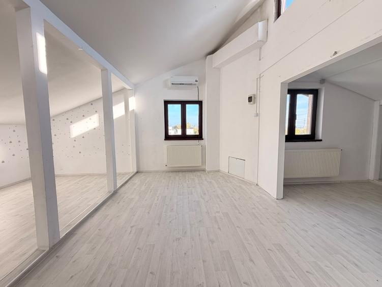 Casă individuală cu 5 camere cu Teren 329 Mp în Titan