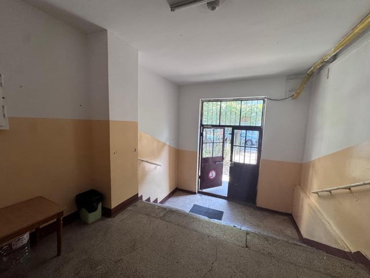 Apartament cu 3 camere decomandat, mobilat în Poarta 6
