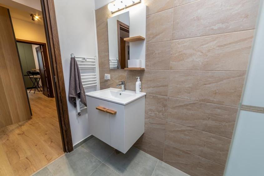 Apartament cu 2 camere decomandat, mobilat în Jiului