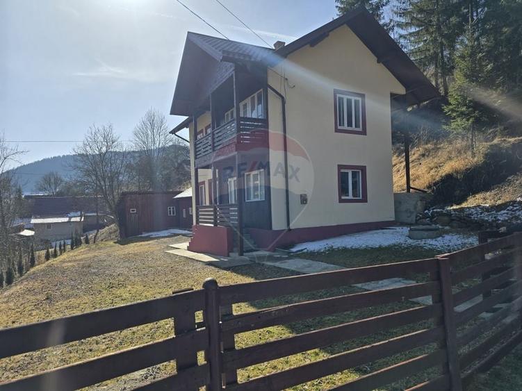 Casă cu 5 camere cu Teren 250 Mp în Central