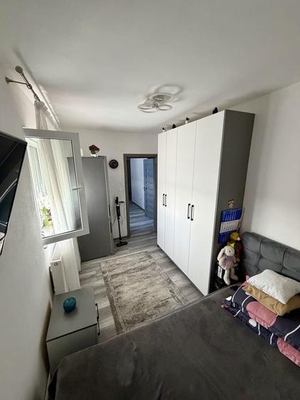 Apartament cu 3 camere decomandat în Exterior Vest
