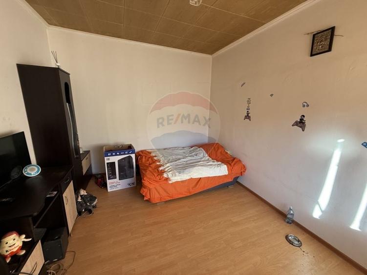 Casă individuală cu 5 camere cu Teren 232 Mp în Central