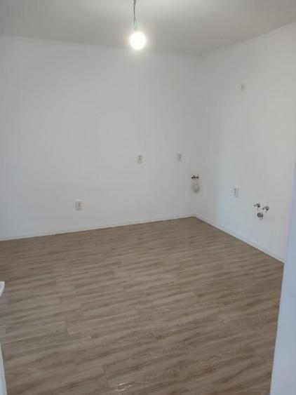 Duplex cu 4 camere cu Teren 235 Mp în Plopi
