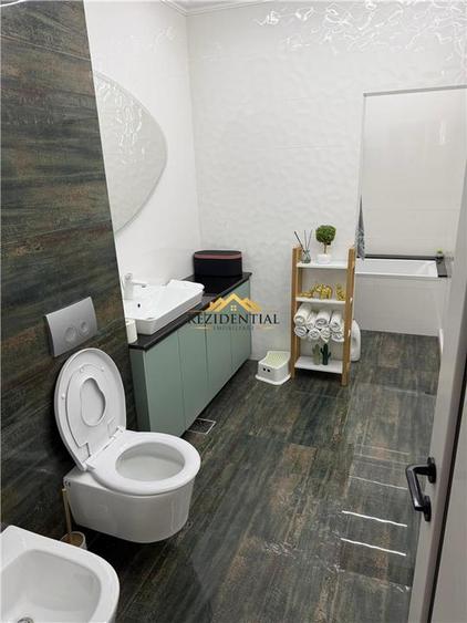 Apartament cu 3 camere decomandat, mobilat în Central