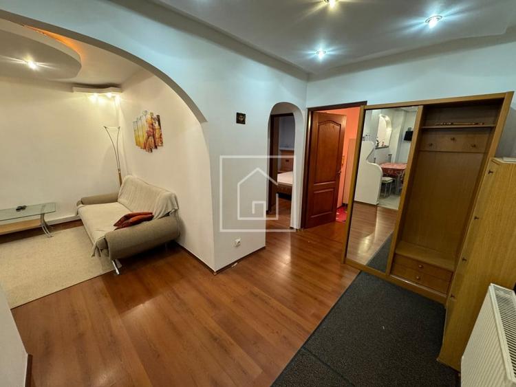 Apartament cu 3 camere decomandat, mobilat în Valea Aurie