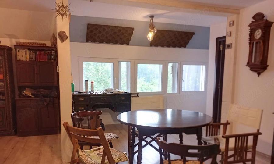 Apartament central, 2 camere, living, balcon, parcare - 1