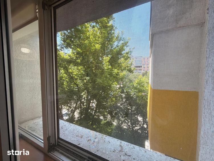 Apartament cu 4 camere decomandat în Rahova