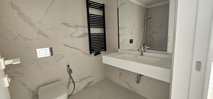 Apartament cu 3 camere decomandat în Barbu Văcărescu