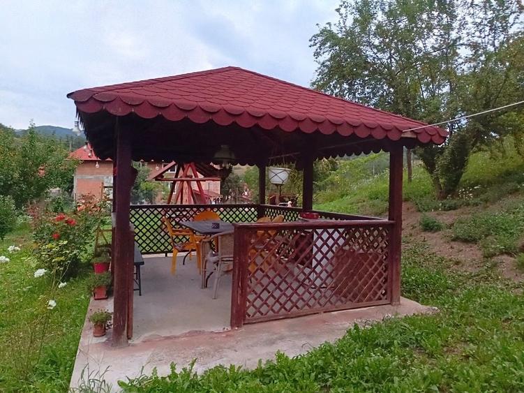 Casă cu 4 camere în Văleni