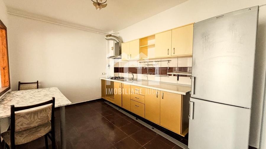 Apartament cu 2 camere semidecomandat, mobilat în Jucu de Mijloc