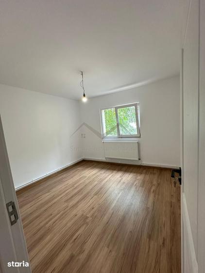Apartament cu 4 camere decomandat în Dacia