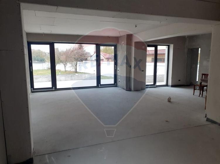 Casă individuală cu 8 camere cu Teren 1200 Mp în Mogoșoaia