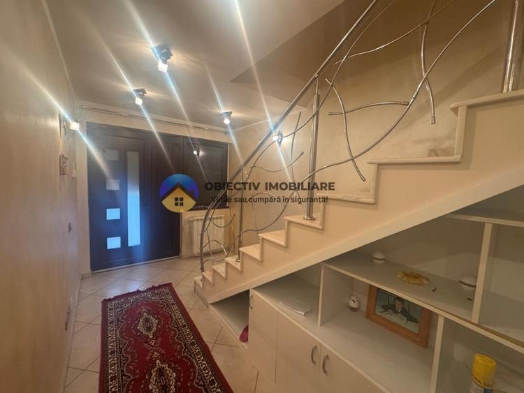 Duplex cu 5 camere cu Canalizare în 1 Mai